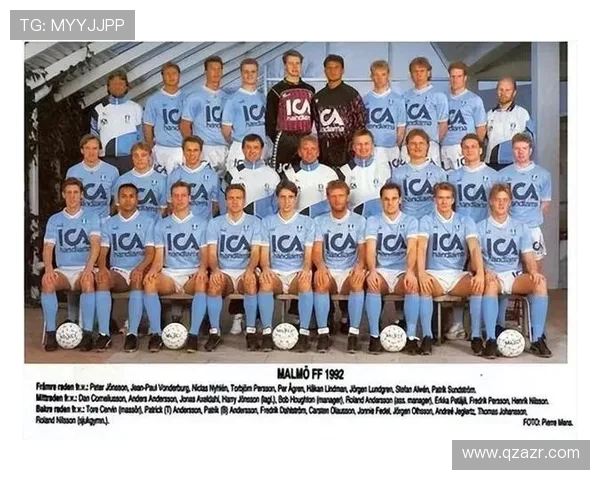 《从绿茵场到全球舞台：足球明星如何塑造自己的传奇人生》